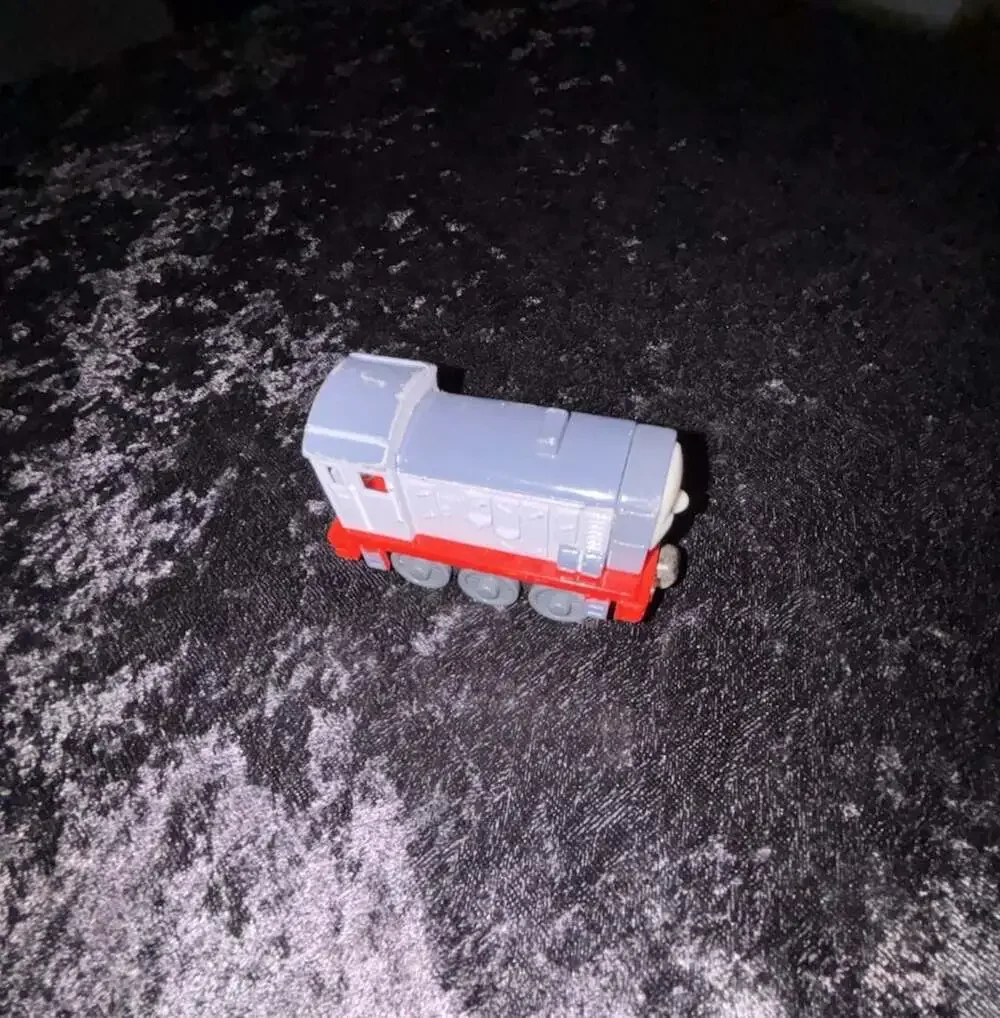 Thomas & Friends Take Along Dennis Diecast Metal Toy Train Engine